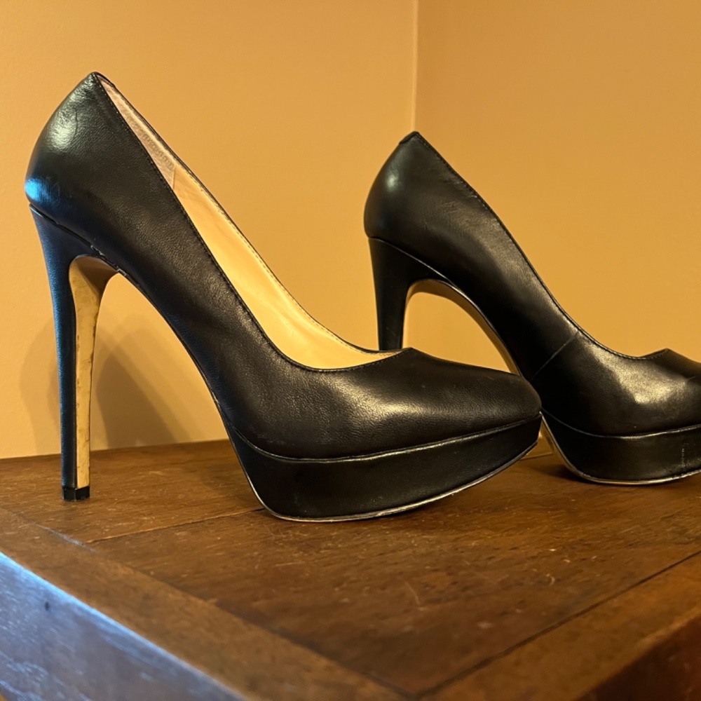 Black Platform Pumps - Picture 4 of 11